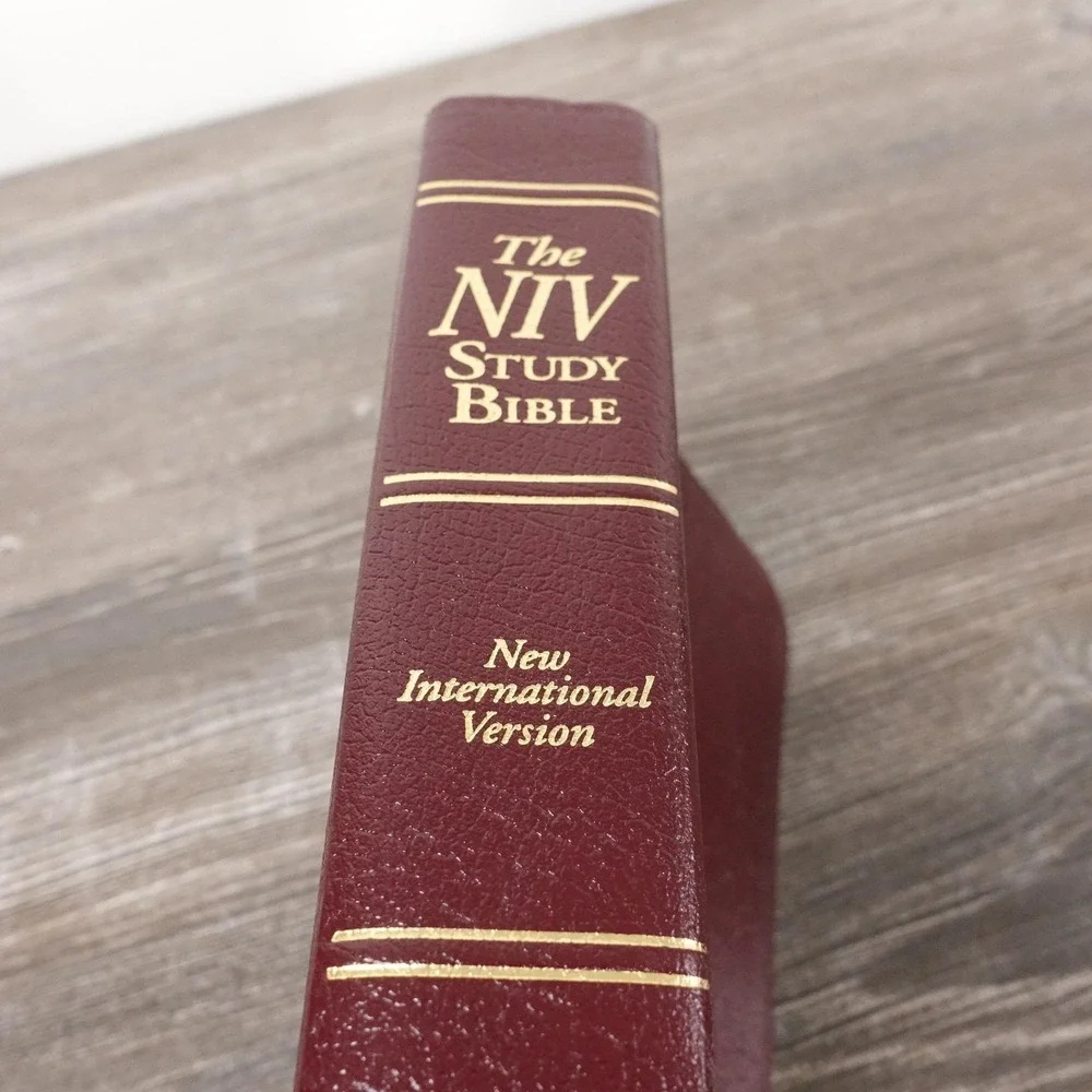 The NIV Study Bible‎ Herald Burgundy Bonded Leather Hardcover Red Letter